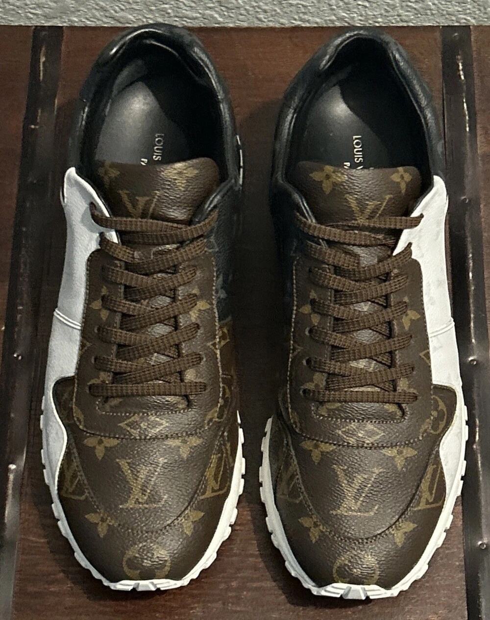 AUTHENTIC LOUIS VUITTON RUN AWAY SNEAKER TRIPLE MONOGRAM LV 9 (fits US 10)